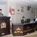 Bupati Lampung Selatan H.Rycko Menoza. SZP, SE.SH.MBA memberikan sambutan, pada saat Rapat Paripurna Dewan Perwakilan Rakyat Daerah (DPRD) Kabupaten Lampung Selatan dalam rangka Pengesahan Rencana Peraturan Daerah tentang Pertangungjawaban Pelaksanaan Anggaran Pendapatan Belanja Daerah (APBD) kabupaten Lampung Selatan tahun anggaran 2014, yang berlangsung di Ruang Rapat DPRD Lamsel.  Jum'  12/6/15. (adv) Foto: Ist 