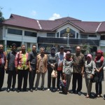 6.Anggota Dewan Perwakilan Rakyat Daerah DPRD Kabupaten Lampung Selatan, Berfoto bersama dihaslaman Kantor Bupati kabupaten Bogor, usai melakukan Kunjungan Kerja (kungker) dan study banding Anggota DPRD Lamsel  ke Kabupaten Bogor. (adv) foto : Hum