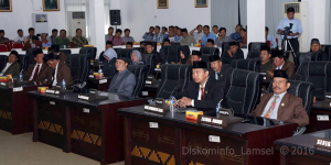 Suasana rapat Sidang Paripurna Istimewa tentang laporan keterangan pertanggung jawaban (LKPJ) Bupati tahun 2015