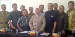 Foto Bersama : Sejumlah Anggota DPRD Lampung Selatan bersama satuan kerja berfoto bersama dengan pansus DPRD Kabupaten Musirawas, Sumatera Selatan (Sumsel) 